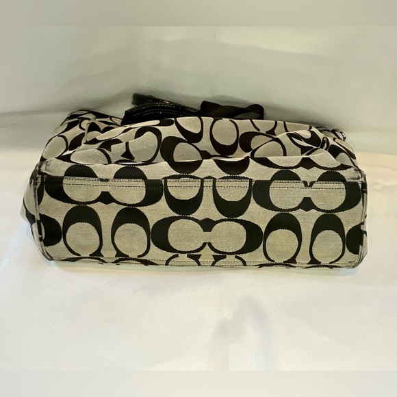 Authentic Coach diaper bag, black and gray with hot pink interior lining - Picture 6 of 16